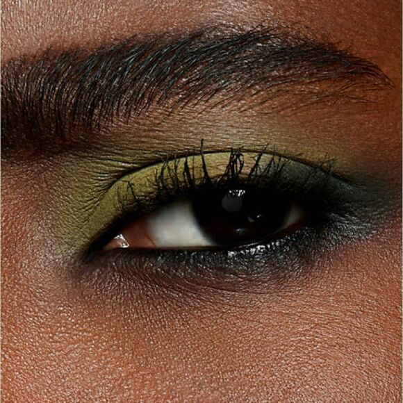 MAC Eyeshadow Powderkiss Per-Suede Me (Matcha Makeup) - Picture 7 of 13